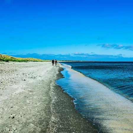 8 Person In Albaek-by Traum