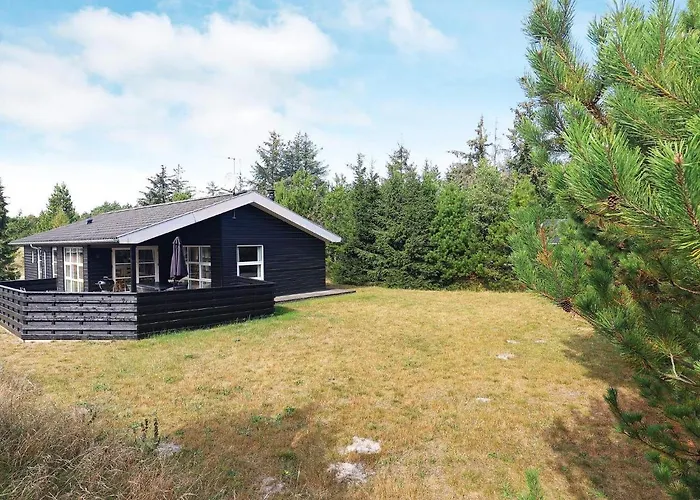 8 Person In Albaek-by Traum *