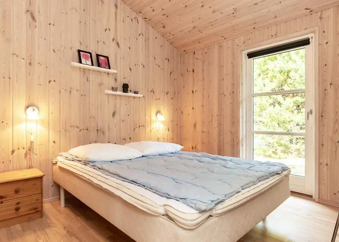 8 Person In Albaek-by Traum *