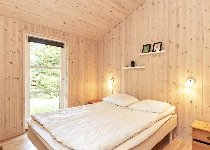 8 Person In Albaek-by Traum *